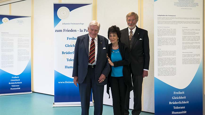 Marie-Luise und Christian Schwarz-Schilling mit dem stellvertretenden Großmeister der Vereinigten Großlogen von Deutschland Bernd Brauer