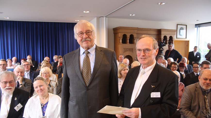 Von Links: Der Referent Altgroßmeister Jens Oberheide, Vorsitzender der Loge Dr. med. Wilhelm Cohrs