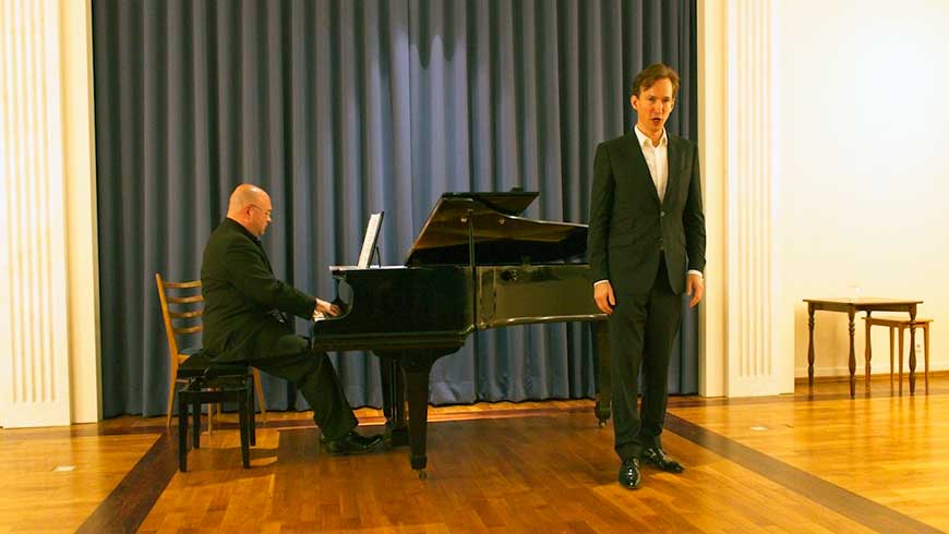 Der Pianist Florian Krumpäck und der Sänger Marek Kalbus im Lotzinghaus