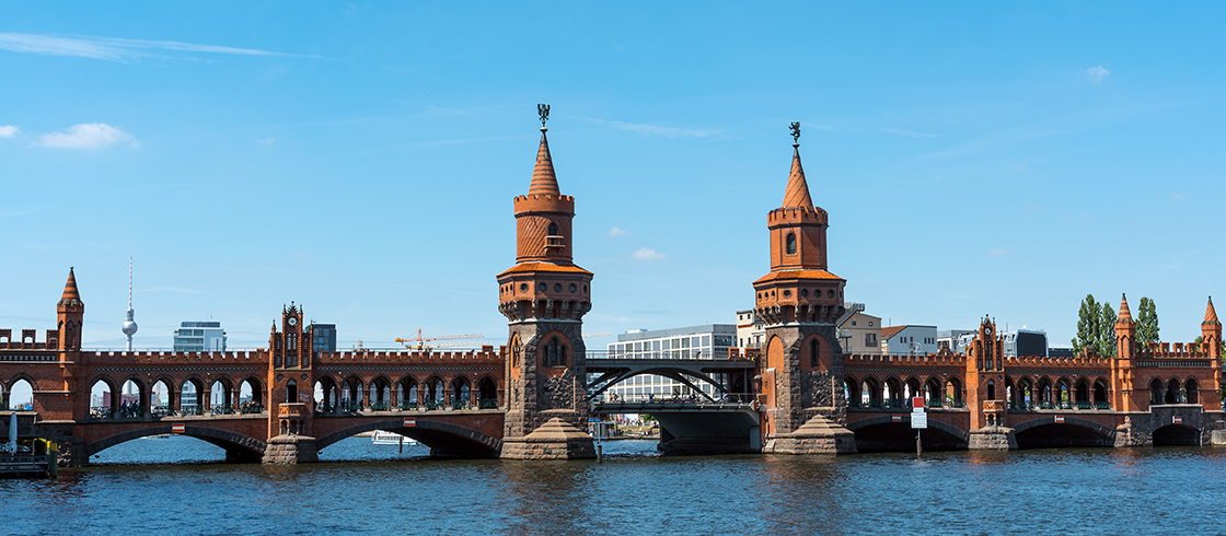 Die Oberbaumbrücke in Berlin (Foto: elxeneize / envato.com)
